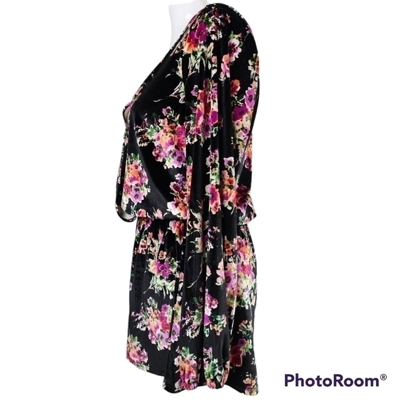 Show Me Your MuMu Kelsey Crushed Velvet Floral Romper in Medium - Picture 6 of 9